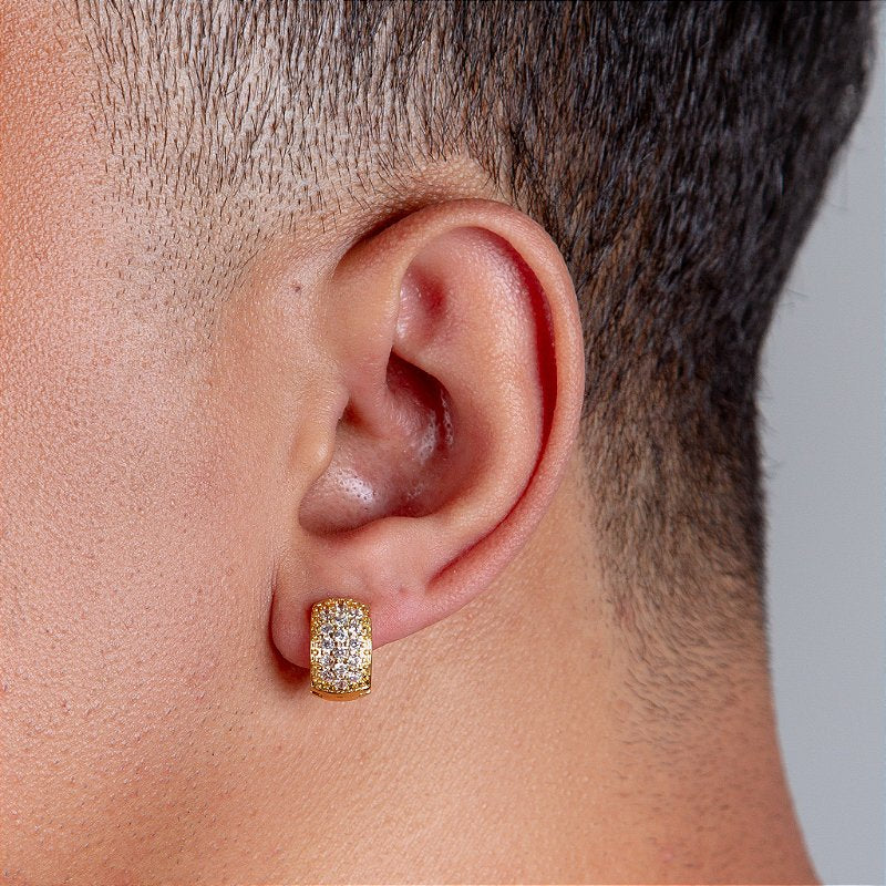Brinco Masculino Par Argola Cravejada Com 16 Pedras (13,3X7,7mm) Banhada A Ouro 18K BRI026