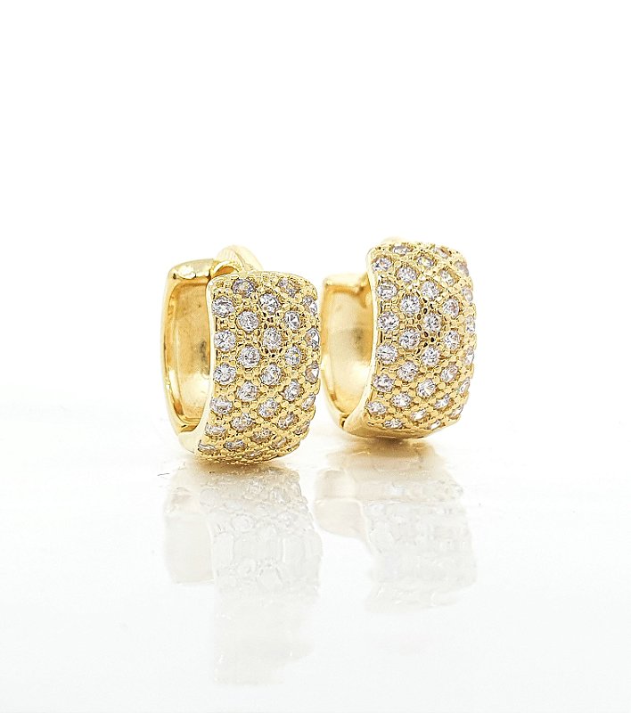 Brinco Masculino Par Argola Cravejada Com 32 Pedras G (14X6,4mm) Banhada A Ouro 18K BRI021