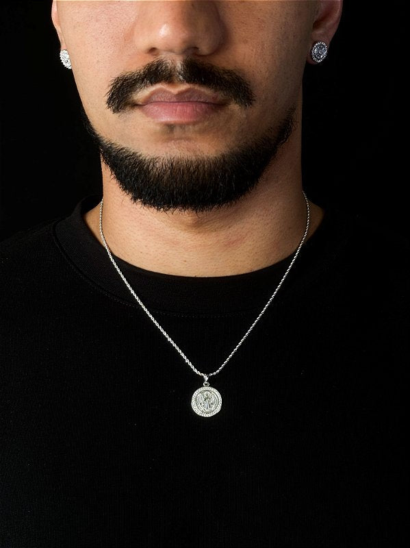 Kit Corrente Cordão Baiano 1,6mm + Pingente São Bento Cravejado + Brinco Masculino Par Retangular Branco