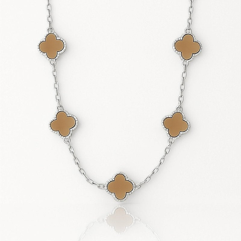 Corrente Trevo Marrom Banhada A Ouro Branco COR075