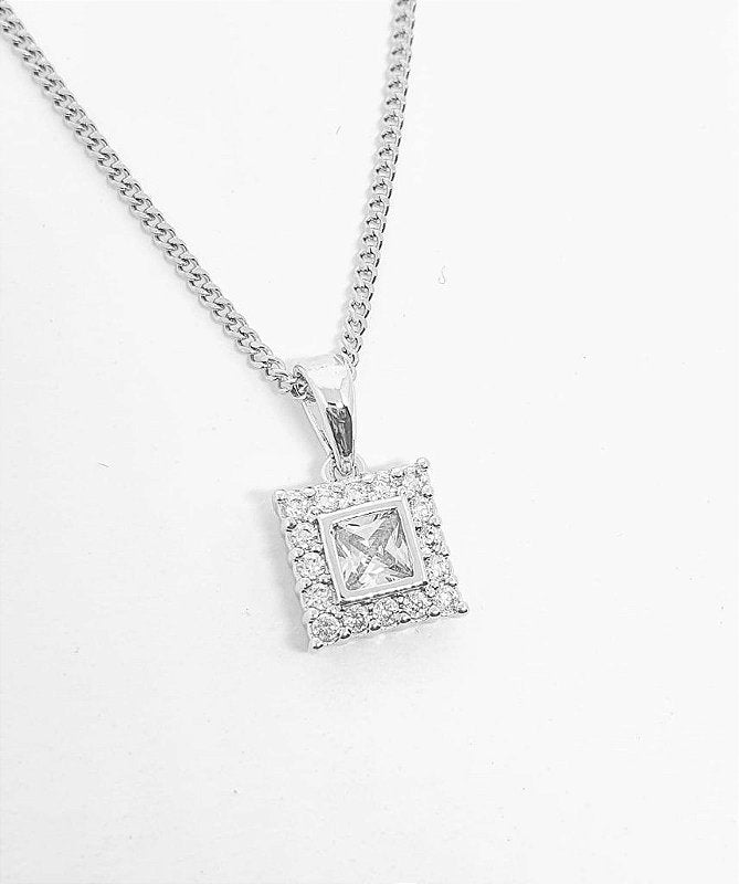 Pingente Quadrado Cravejado Banhado A Ouro Branco PIN008