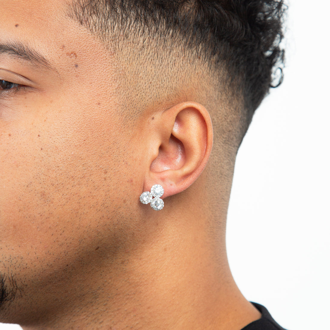 Brinco Masculino Par Imperial M Triplo (14mm) Banhada A Ouro Branco BRI223
