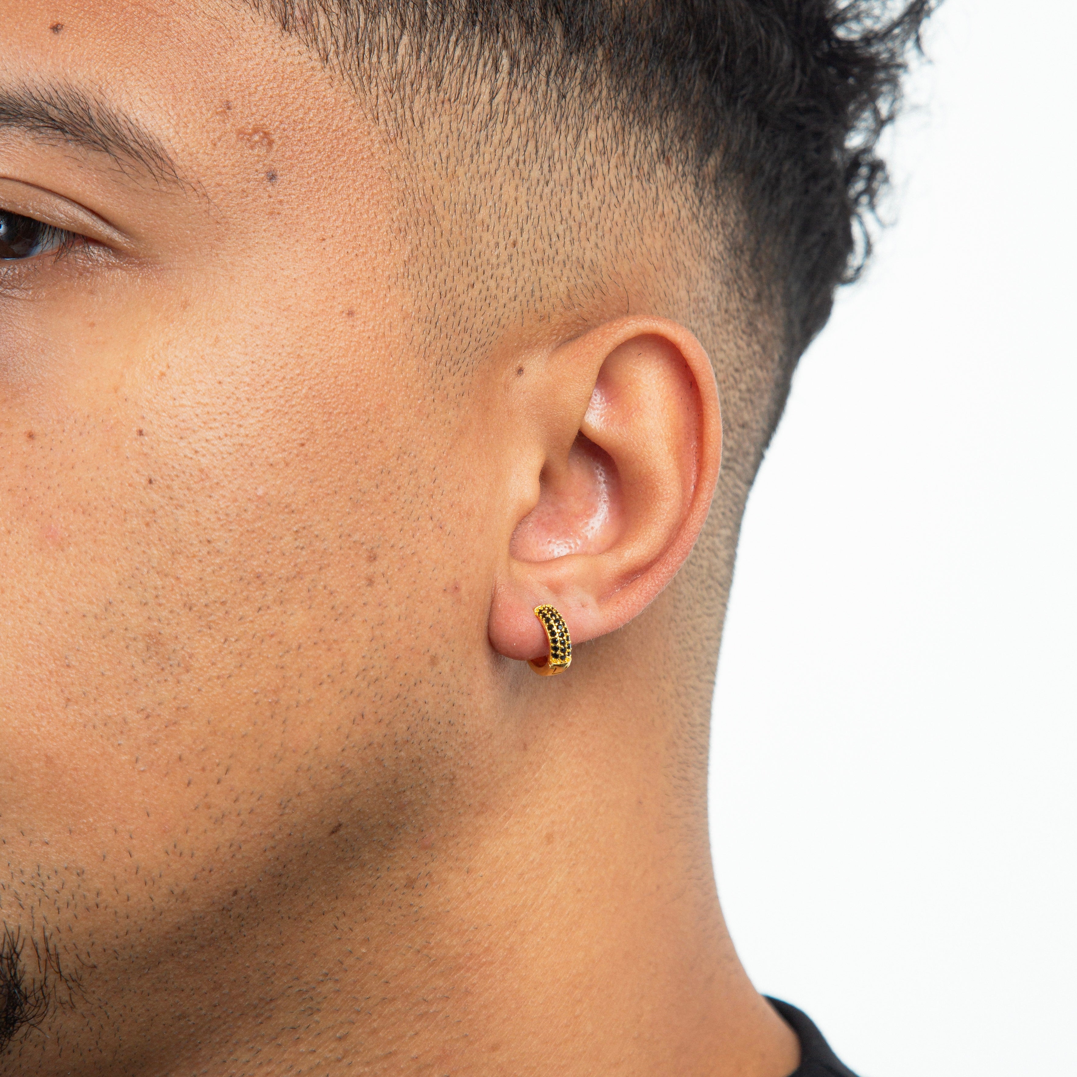 Brinco Masculino Par Argola 3 Fileiras Preta Banhada a Ouro 18k BRI224