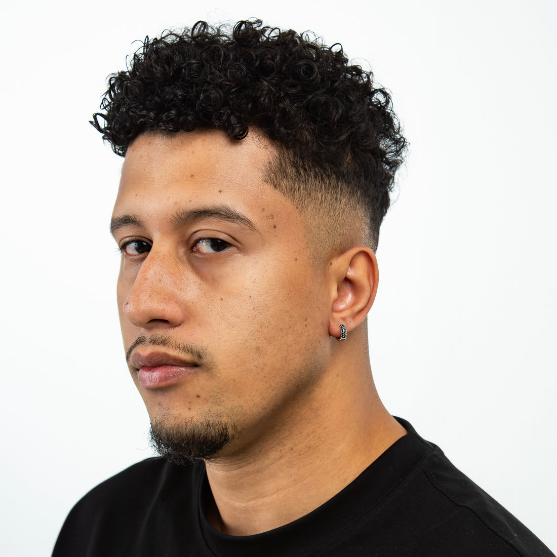 Brinco Masculino Par Argola 3 Fileiras Preta Banhada a Ouro Branco BRI225