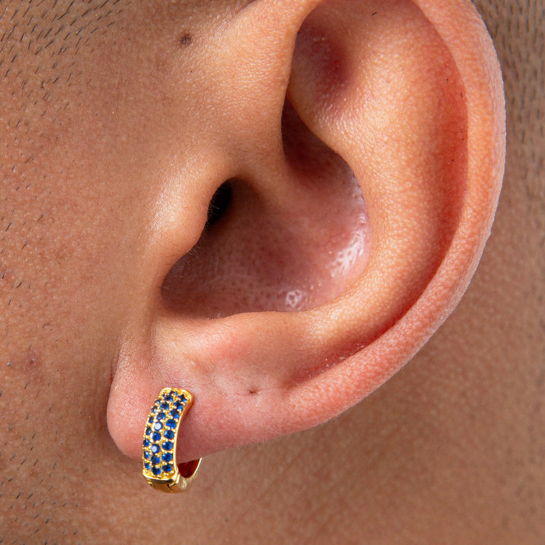 Brinco Masculino Par Argola 3 Fileiras Azul Banhada a Ouro 18k BRI226
