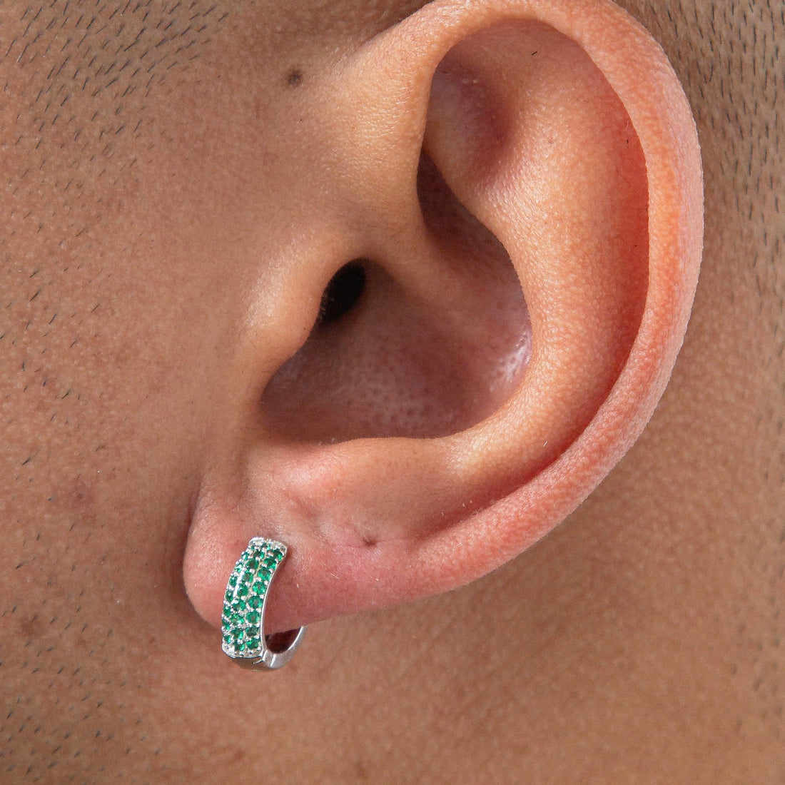 Brinco Masculino Par Argola 3 Fileiras Verde Banhada a Ouro Branco BRI229