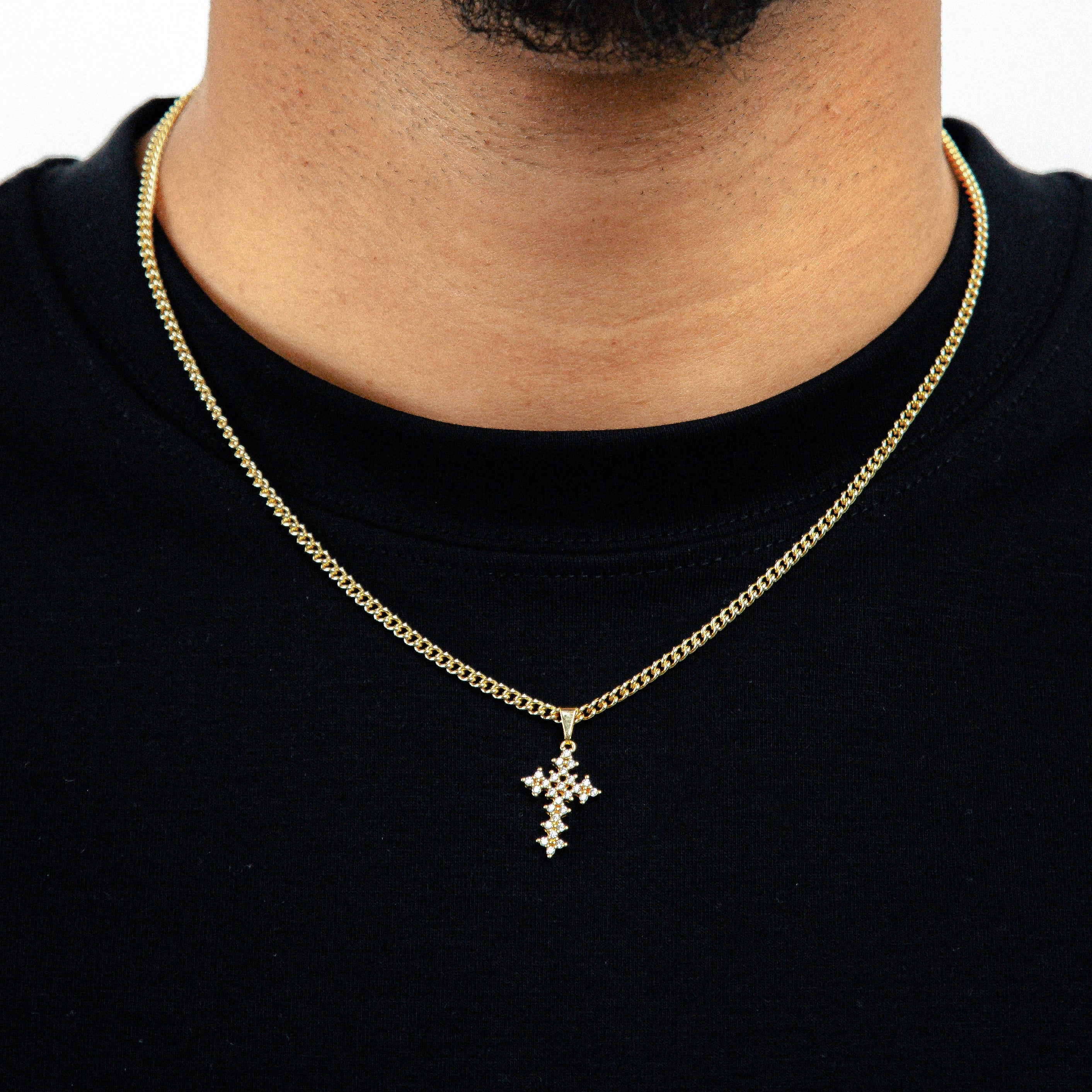 Corrente Grumet 50cm 3mm + Pingente Cruz Cravejada Vazada Detalhada (14X21mm) Banhado a Ouro 18k COR102-PIN164