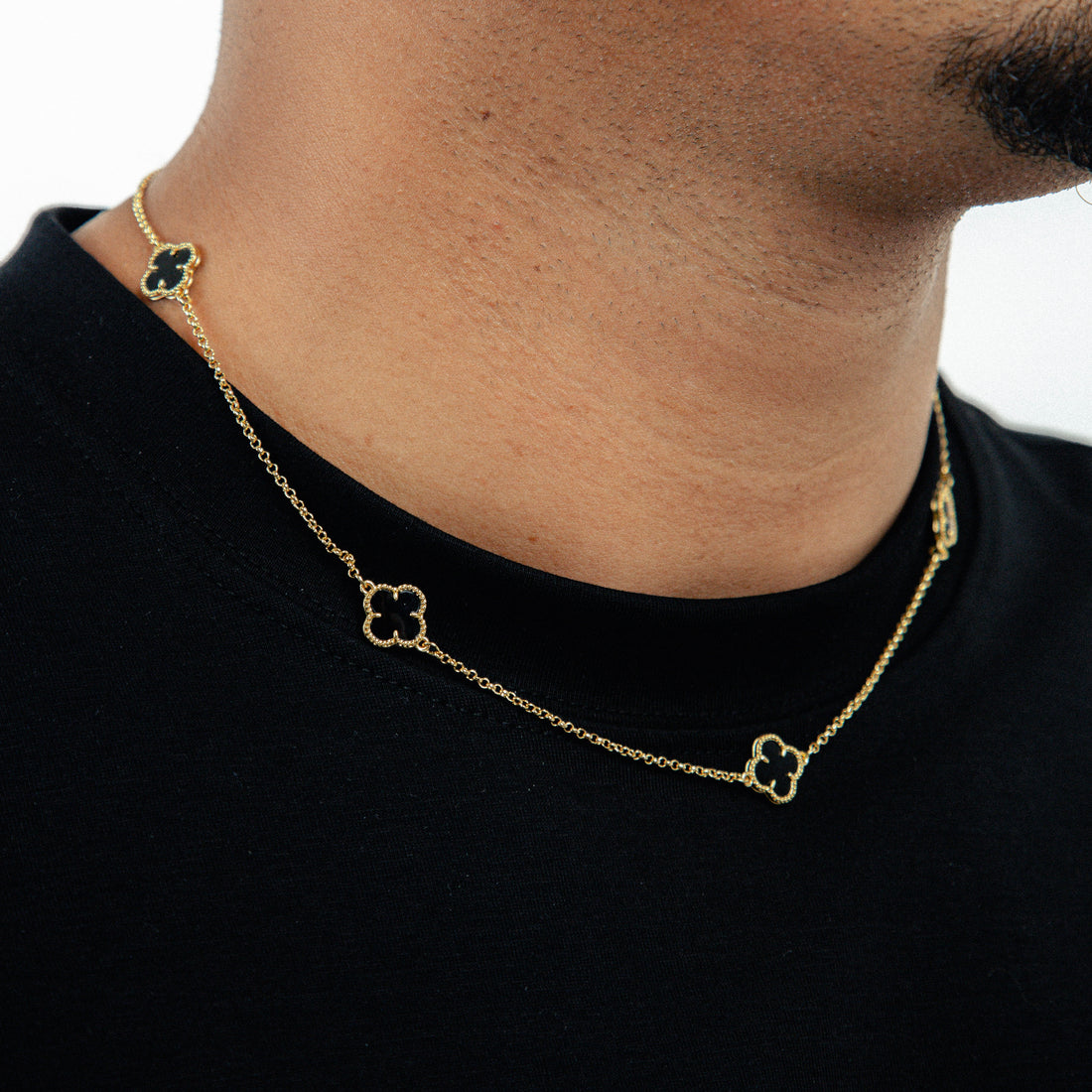Corrente Trevo Preta 50cm Banhada A Ouro 18k COR104