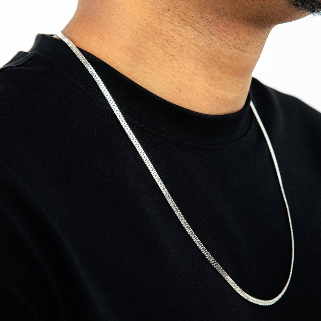 Corrente 70cm Grumet Flat 4mm Banhada a Ouro Branco COR109