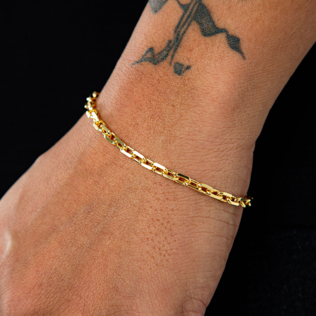 Pulseira Elo Cadeado 4mm Fecho Bomba Banhada A Ouro 18K PUL065