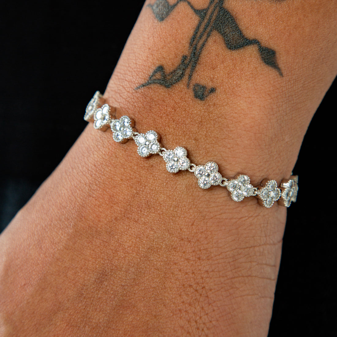 Pulseira Riviera Trevo Cravejada 8mm Banhada a Ouro Branco PUL071