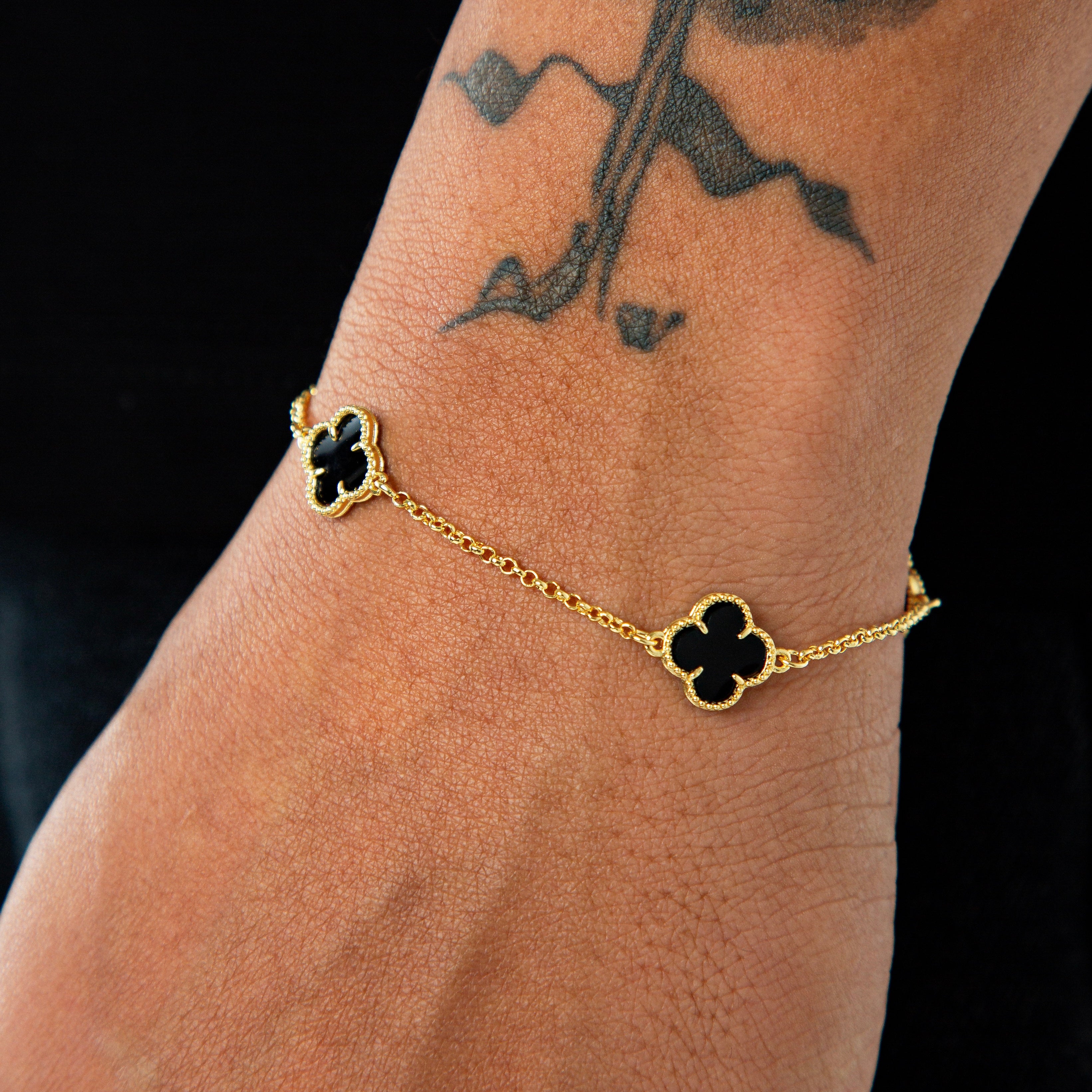 Pulseira Trevo Preta Banhada a Ouro 18k PUL086