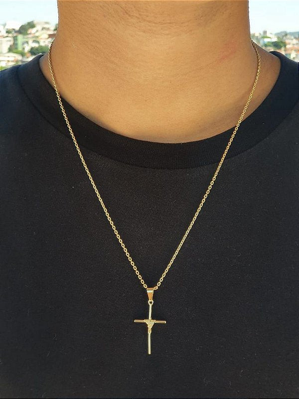 Corrente Elo Cadeado 2mm Fecho Tradicional + Pingente Cruz Palito Trançada Banhada A Ouro 18k COR008-PIN0