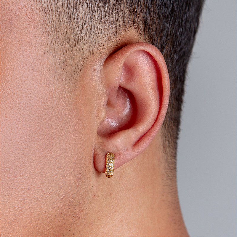 Brinco Masculino Par Argola Cravejada Com 12 Pedras (11,5X3,9mm) Banhada A Ouro 18K BRI010