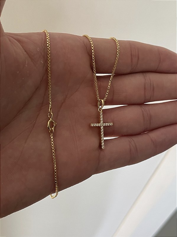 Corrente Veneziana 1mm + Pingente Cruz Palito Chapada Cravejada Banhado A Ouro 18K COR009-PIN027
