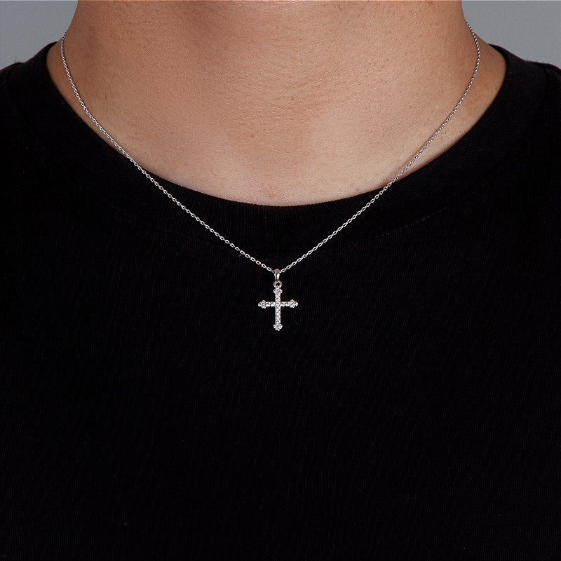 Corrente Elo Cadeado 1,2mm + Pingente Cruz Cravejada Palito Banhado A Ouro Branco COR013-PIN001
