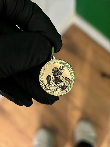 Corrente + Pingente Medalha Detalhada Personalizada Banhada a Ouro 18k